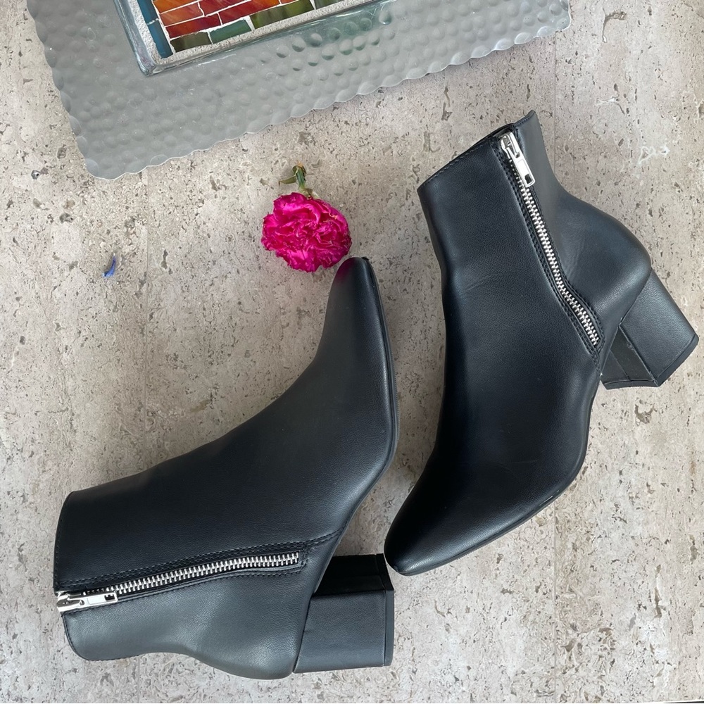 Super cute black heeled boots